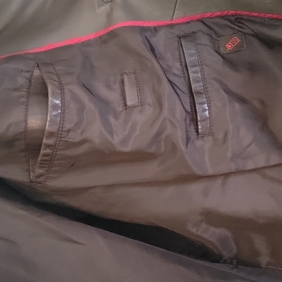 Danier ladies trench leather coat - Picture 5 of 7